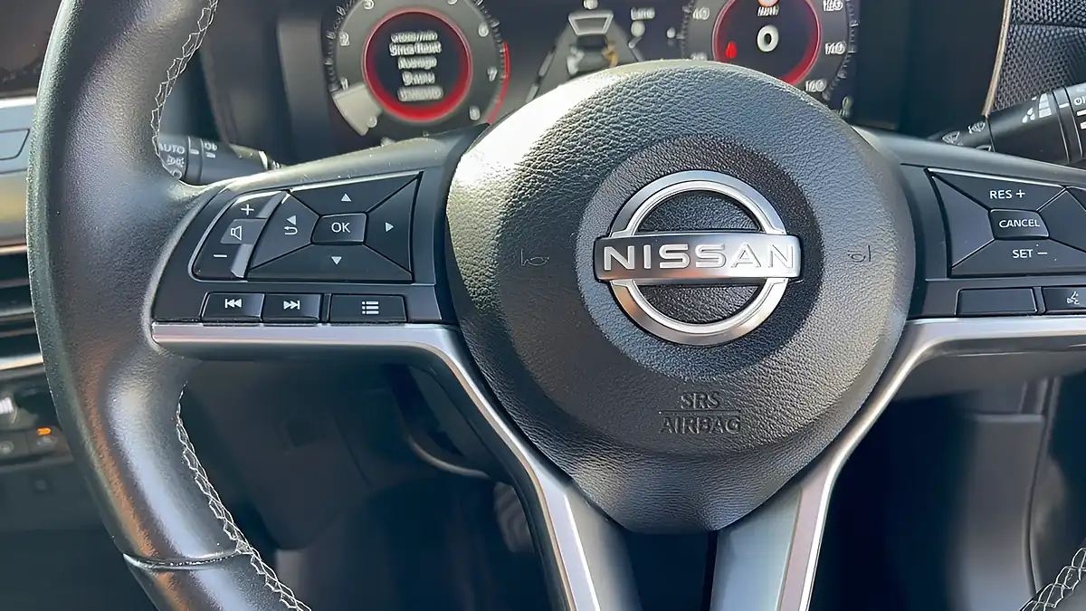 Used 2024 Nissan Juke N-Connecta Black - Interior and Exterior details 12