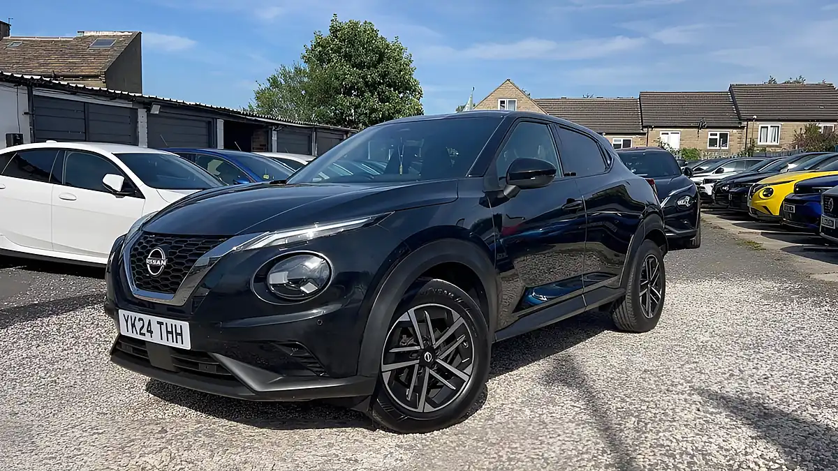 Used 2024 Nissan Juke N-Connecta Black - Interior and Exterior details 4