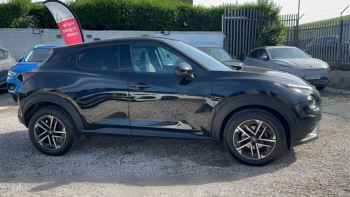 Used 2024 Nissan Juke N-Connecta Black - Interior and Exterior details 5