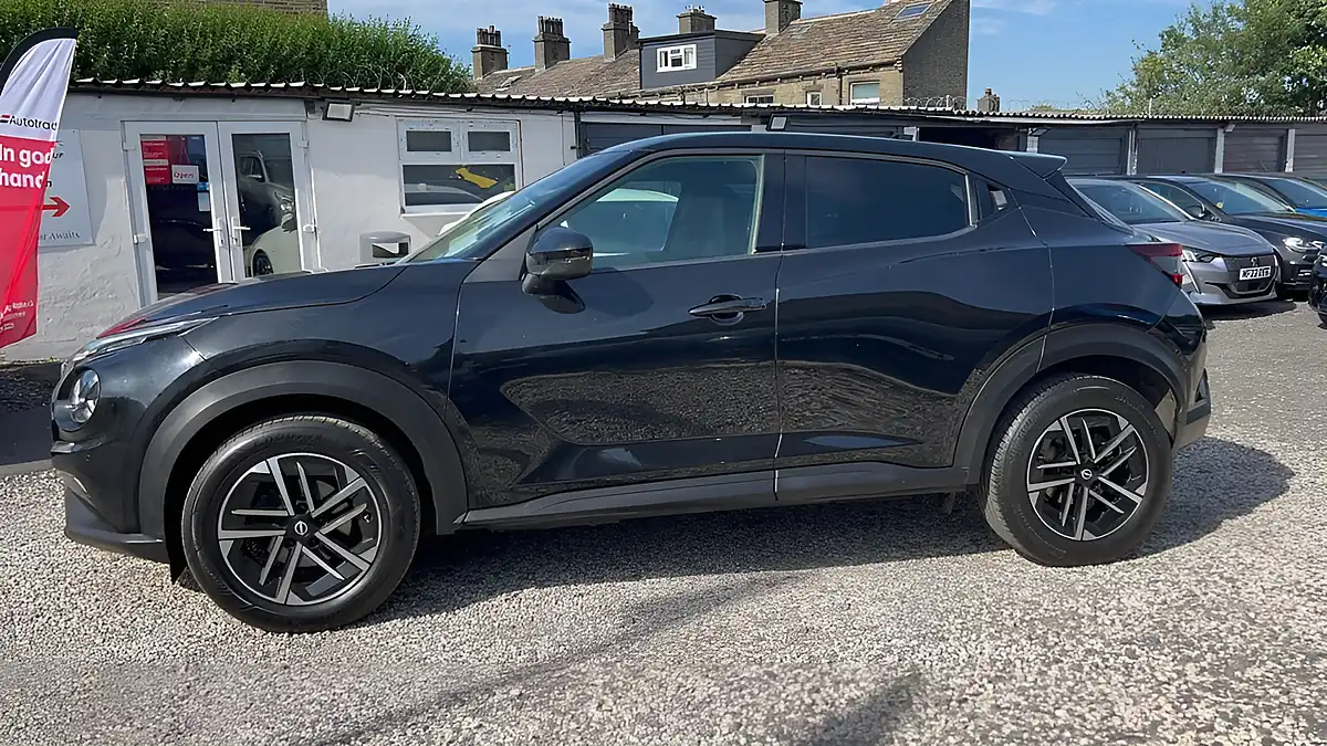 Used 2024 Nissan Juke N-Connecta Black - Interior and Exterior details 6