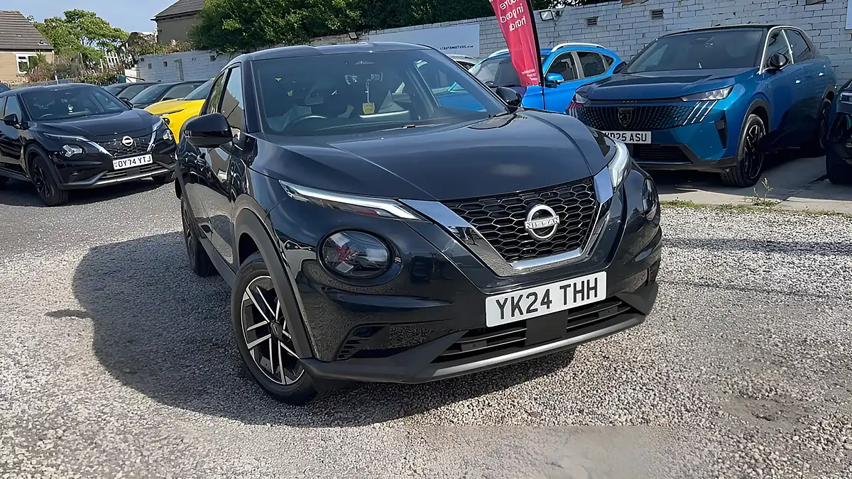 Used 2024 Nissan Juke N-Connecta Black - Interior and Exterior details 7
