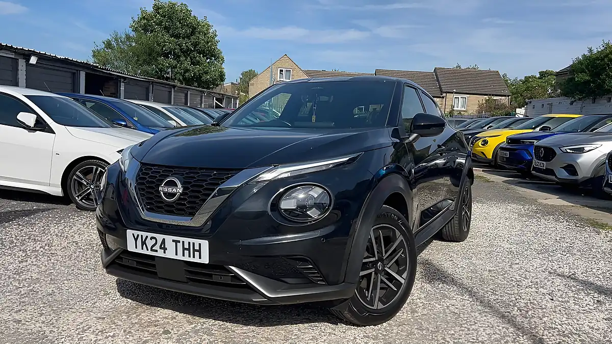 Used 2024 Nissan Juke N-Connecta Black - Interior and Exterior details 8