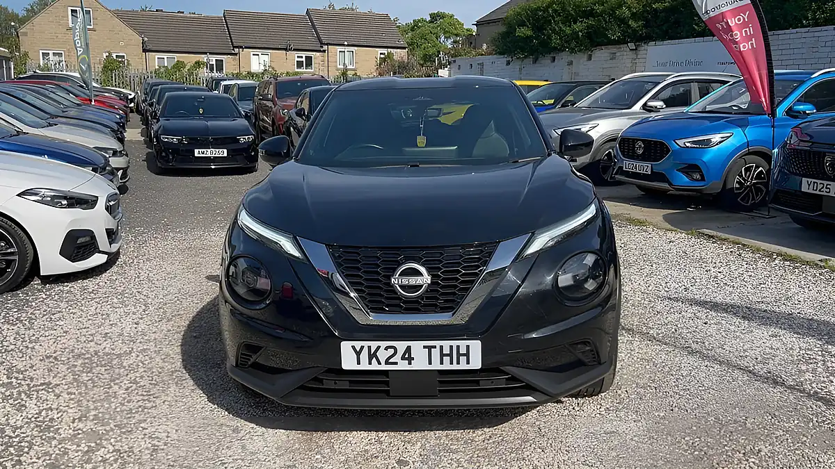 Used 2024 Nissan Juke N-Connecta Black - Interior and Exterior details 9