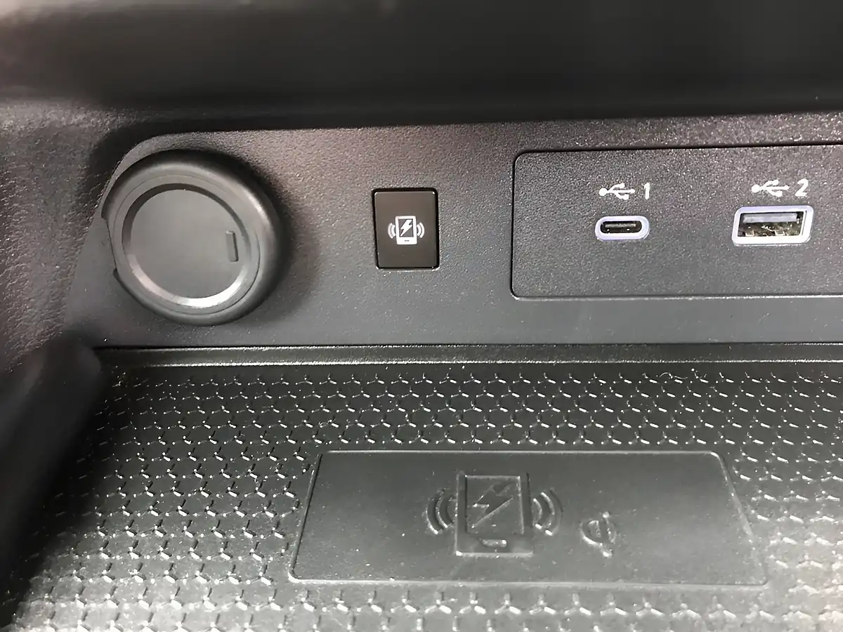 Used 2024 Nissan Juke N-Connecta Grey - Interior and Exterior details 14