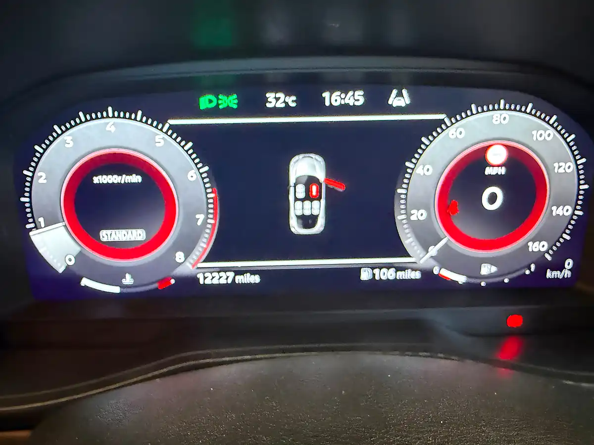Used 2024 Nissan Juke N-Connecta Grey - Interior and Exterior details 17