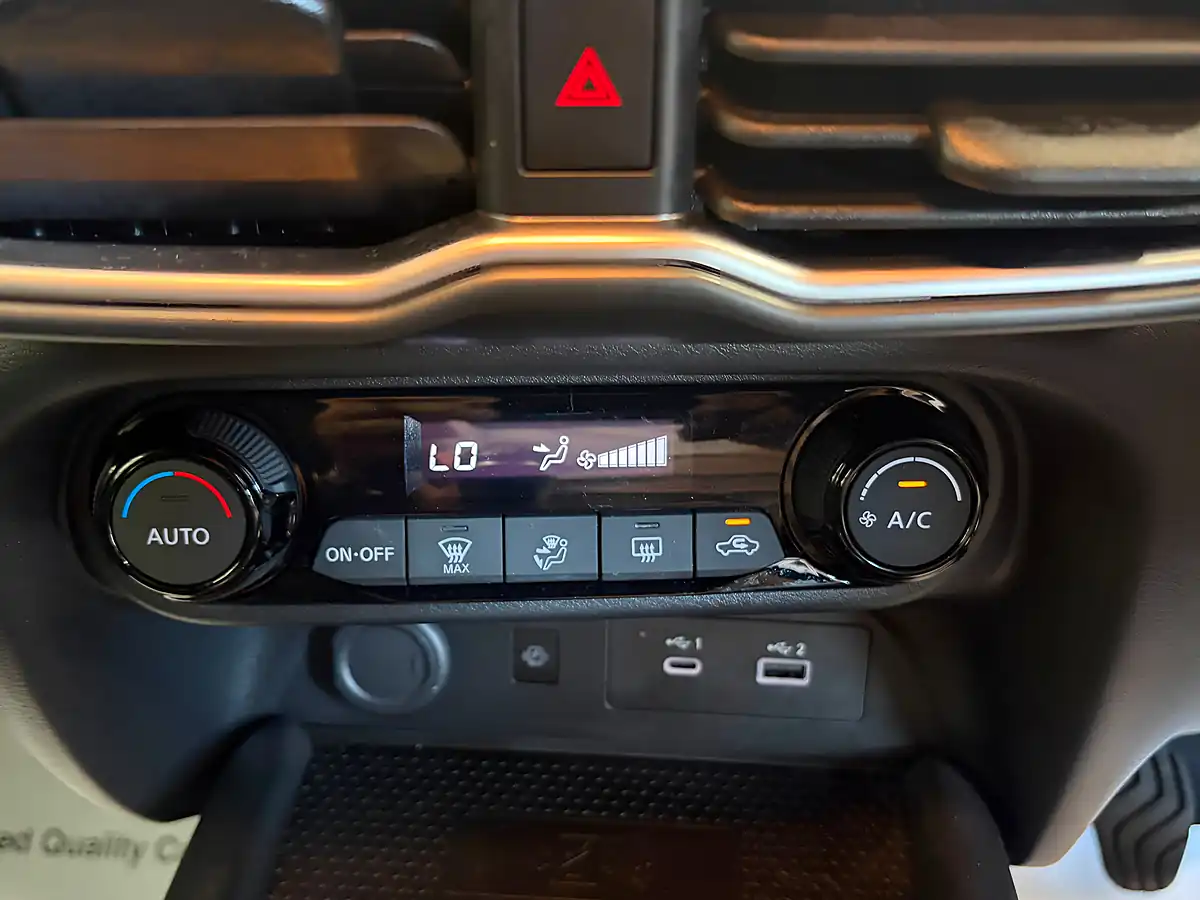 Used 2024 Nissan Juke N-Connecta Grey - Interior and Exterior details 19