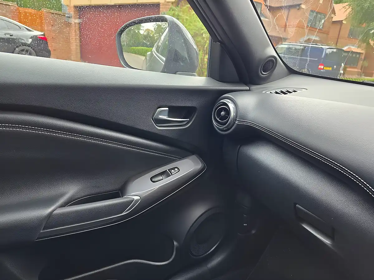 Used 2024 Nissan Juke N-Connecta Grey - Interior and Exterior details 10