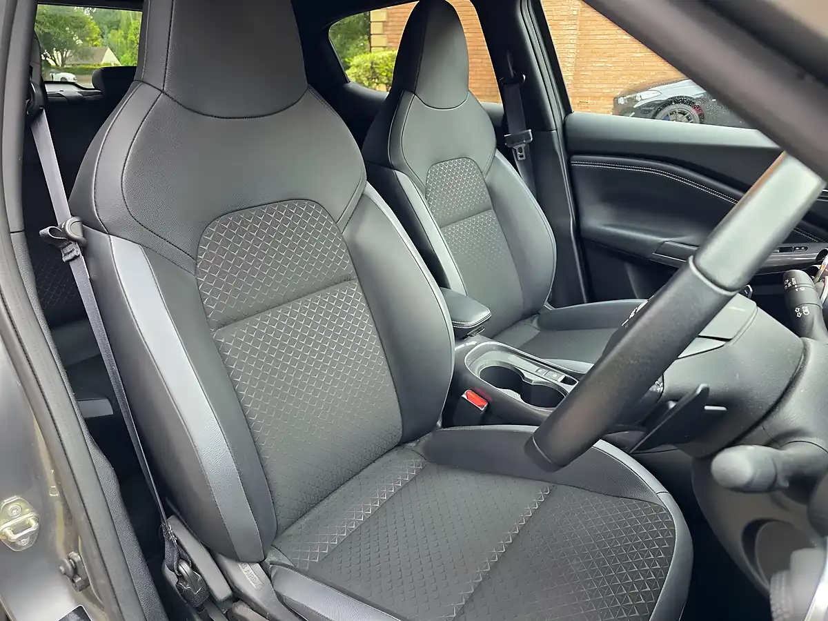 Used 2024 Nissan Juke N-Connecta Grey - Interior and Exterior details 11