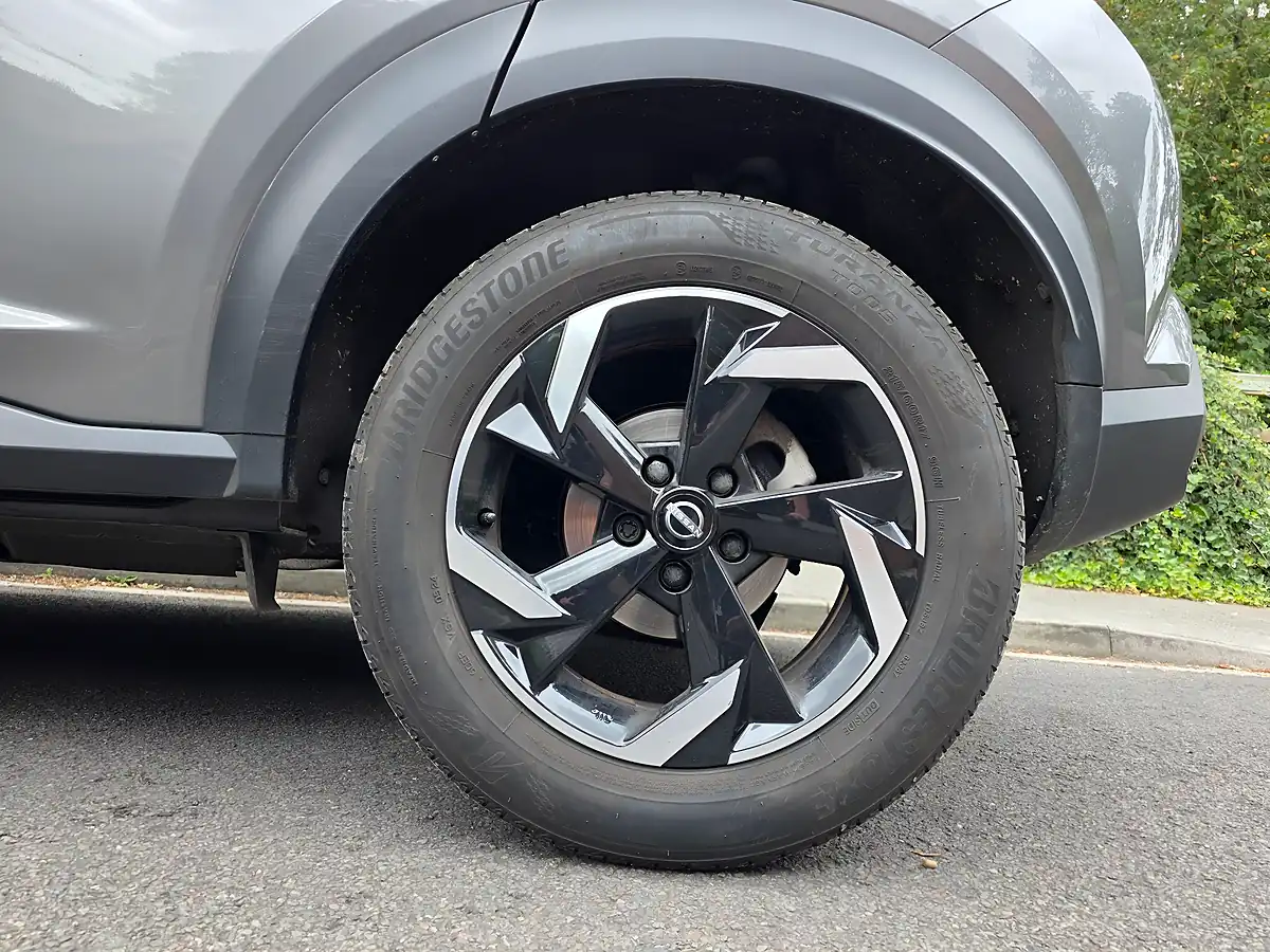 Used 2024 Nissan Juke N-Connecta Grey - Interior and Exterior details 15