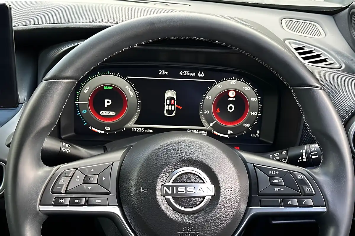 Used 2024 Nissan Juke N-Connecta Grey - Interior and Exterior details 10