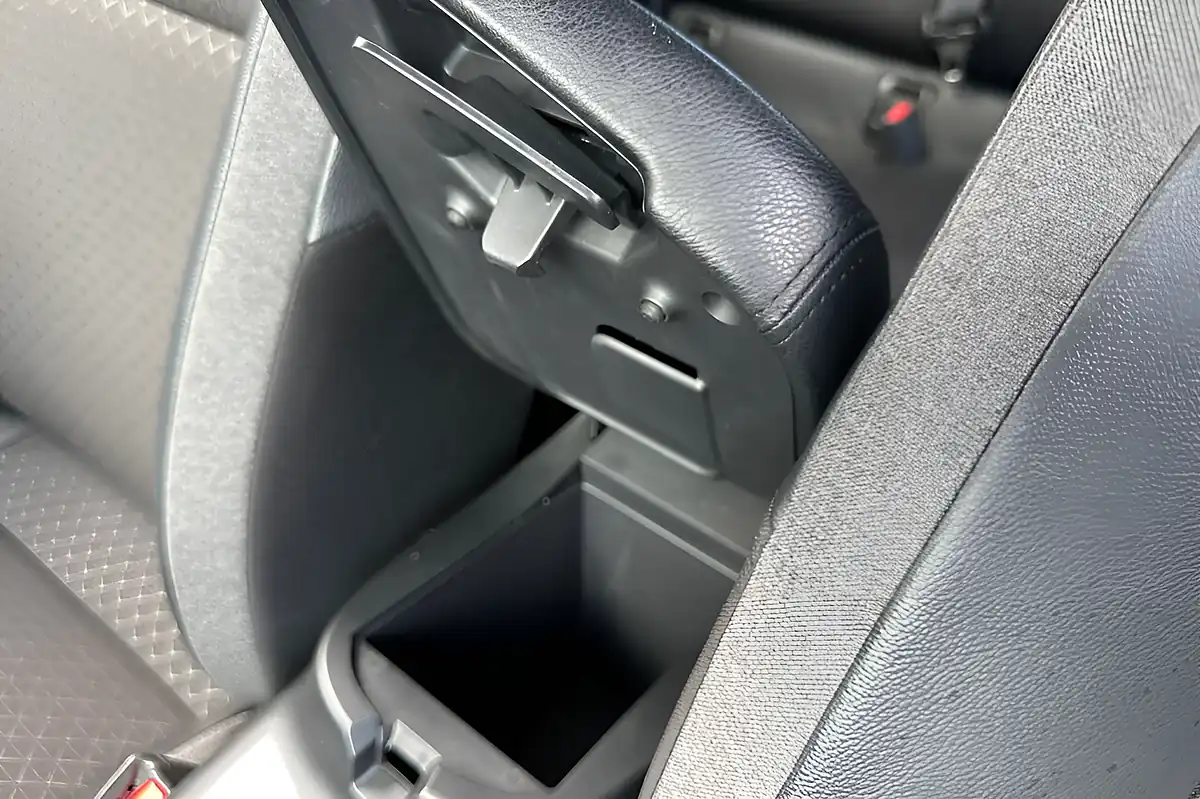 Used 2024 Nissan Juke N-Connecta Grey - Interior and Exterior details 14