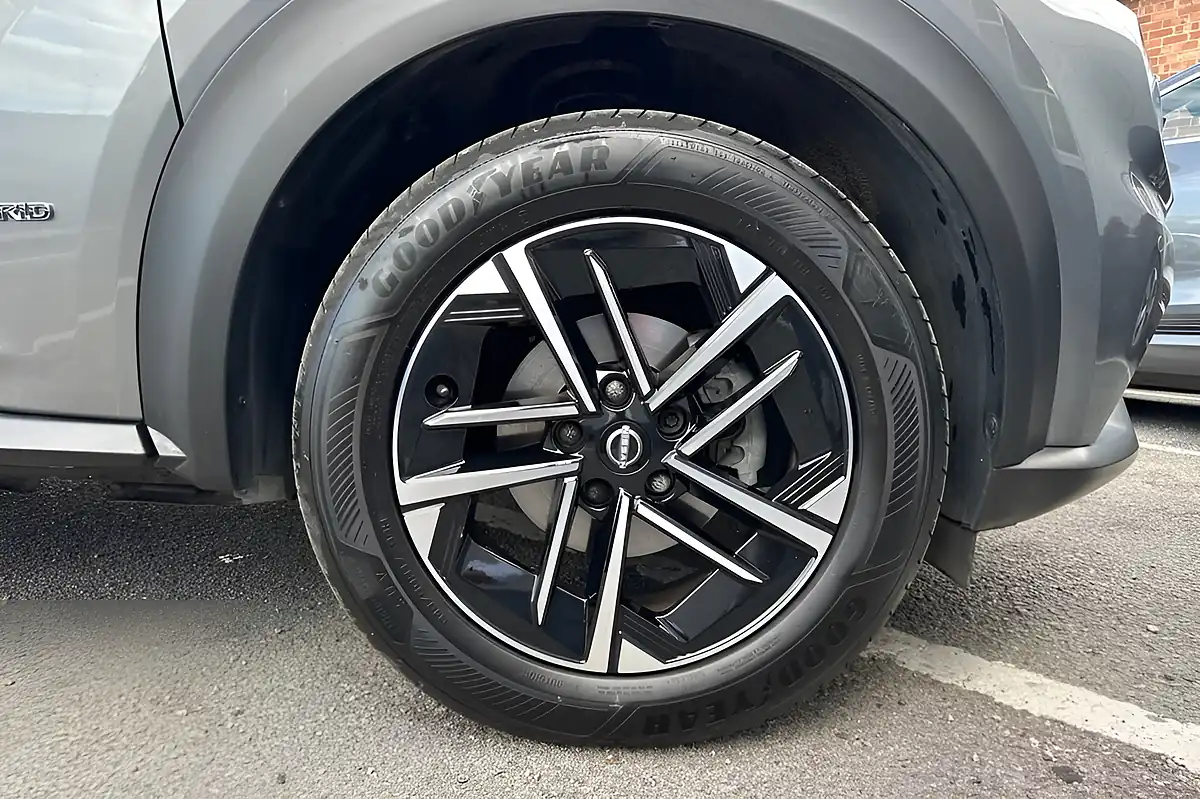 Used 2024 Nissan Juke N-Connecta Grey - Interior and Exterior details 9