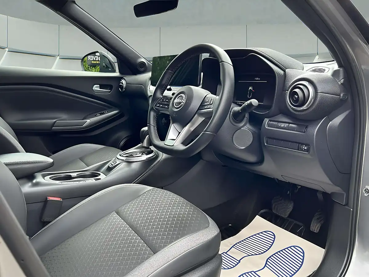 Used 2024 Nissan Juke N-Connecta Grey - Interior and Exterior details 11