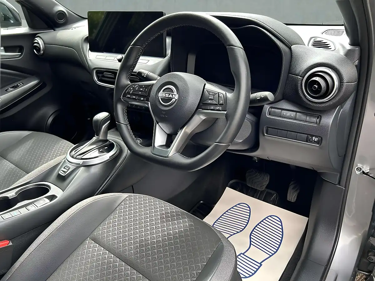 Used 2024 Nissan Juke N-Connecta Grey - Interior and Exterior details 14