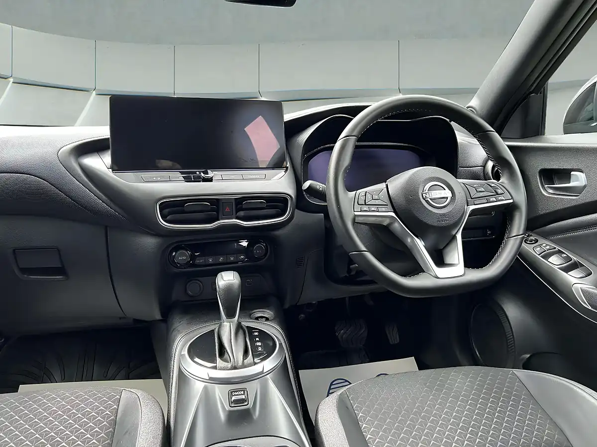 Used 2024 Nissan Juke N-Connecta Grey - Interior and Exterior details 17