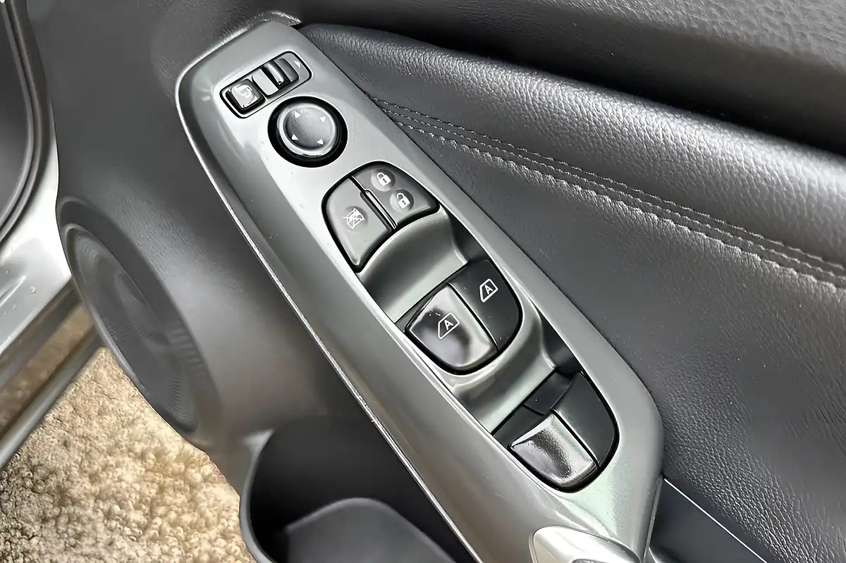 Used 2024 Nissan Juke N-Connecta Gun Metal - Interior and Exterior details 17