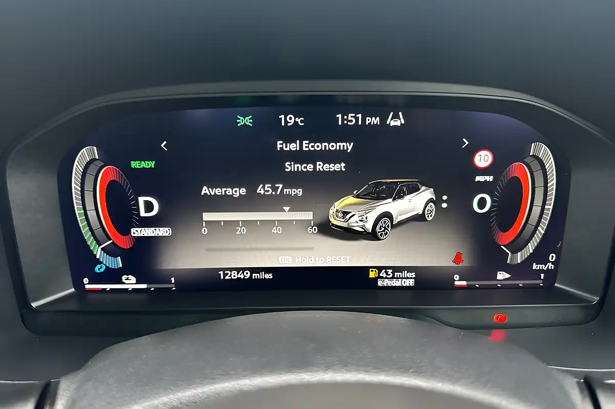 Used 2024 Nissan Juke N-Connecta Gun Metal - Interior and Exterior details 18
