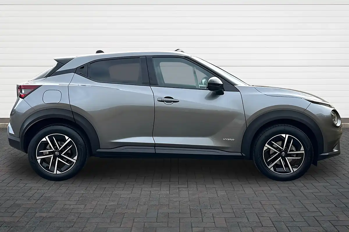 Used 2024 Nissan Juke N-Connecta Gun Metal - Interior and Exterior details 2