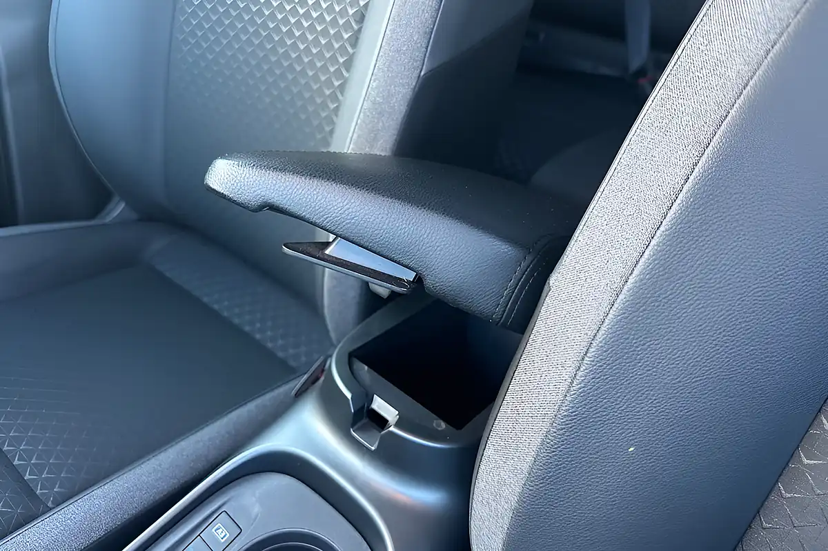 Used 2024 Nissan Juke N-Connecta Gun Metal - Interior and Exterior details 14