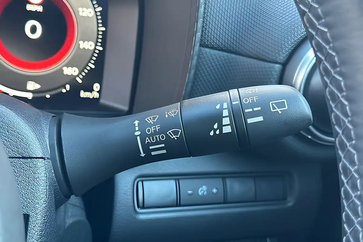 Used 2024 Nissan Juke N-Connecta Gun Metal - Interior and Exterior details 18