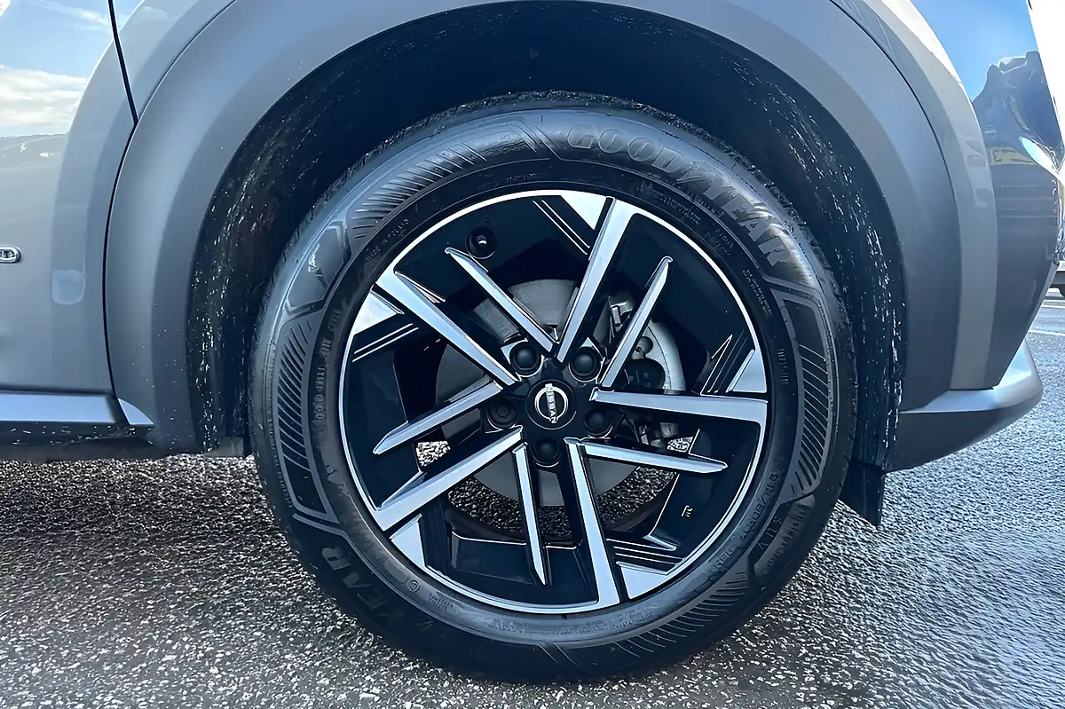 Used 2024 Nissan Juke N-Connecta Gun Metal - Interior and Exterior details 9