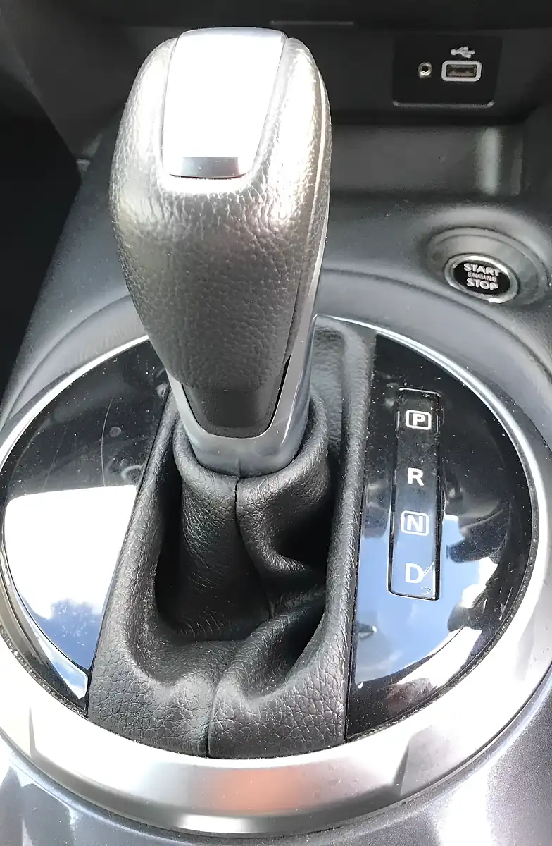 Used 2024 Nissan Juke N-Connecta Magnetic Blue - Interior and Exterior details 13