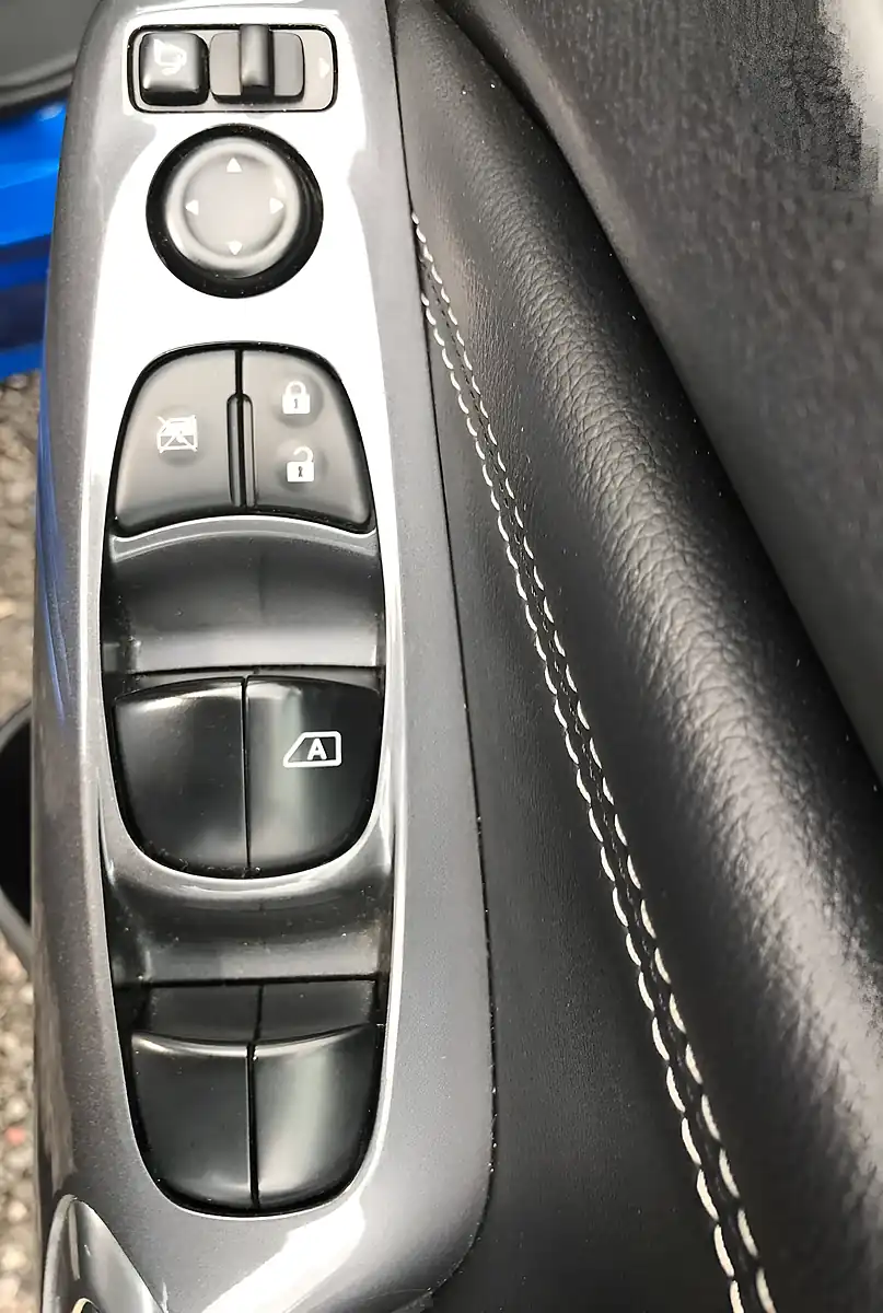 Used 2024 Nissan Juke N-Connecta Magnetic Blue - Interior and Exterior details 14