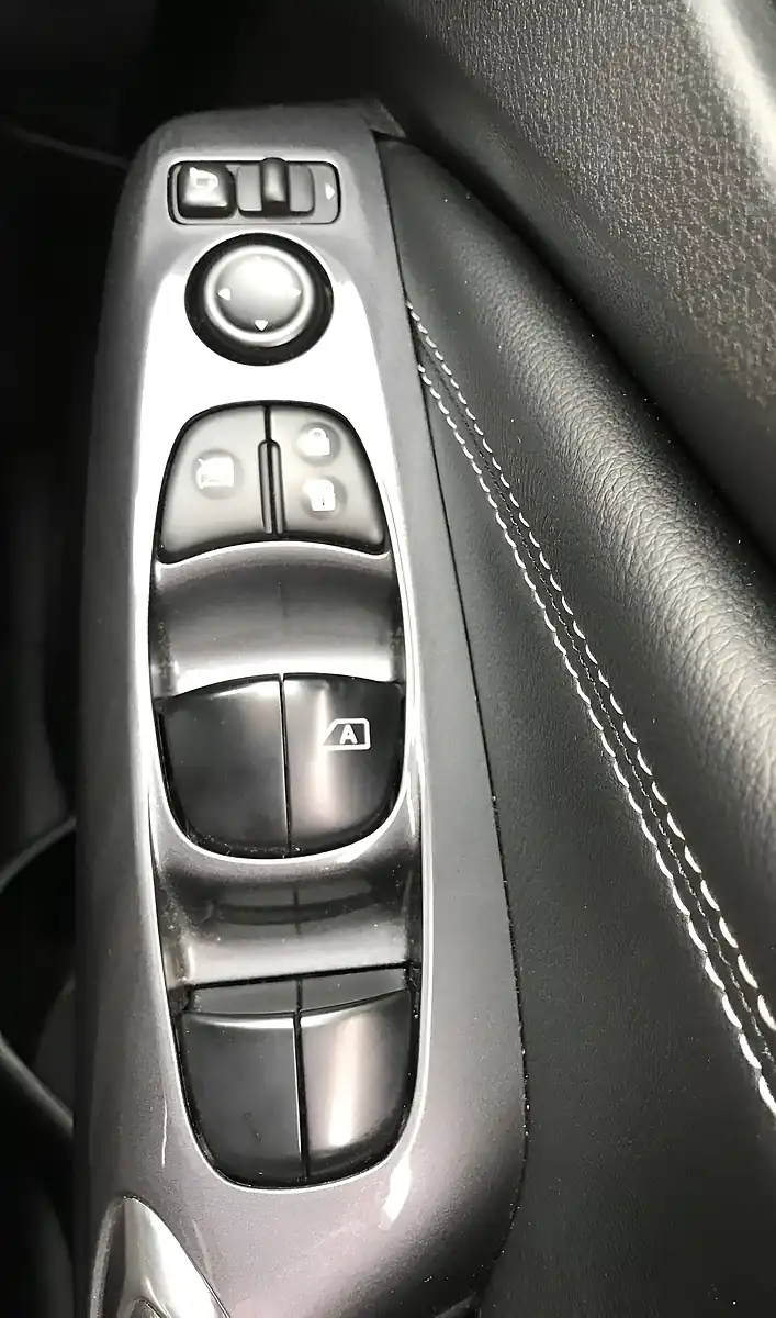 Used 2024 Nissan Juke N-Connecta Magnetic Blue - Interior and Exterior details 20