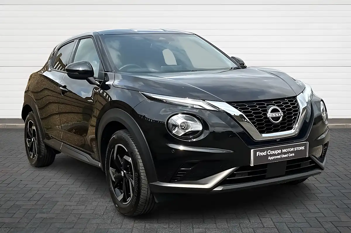 Used 2024 Nissan Juke N-Connecta Pearl Black - Front View