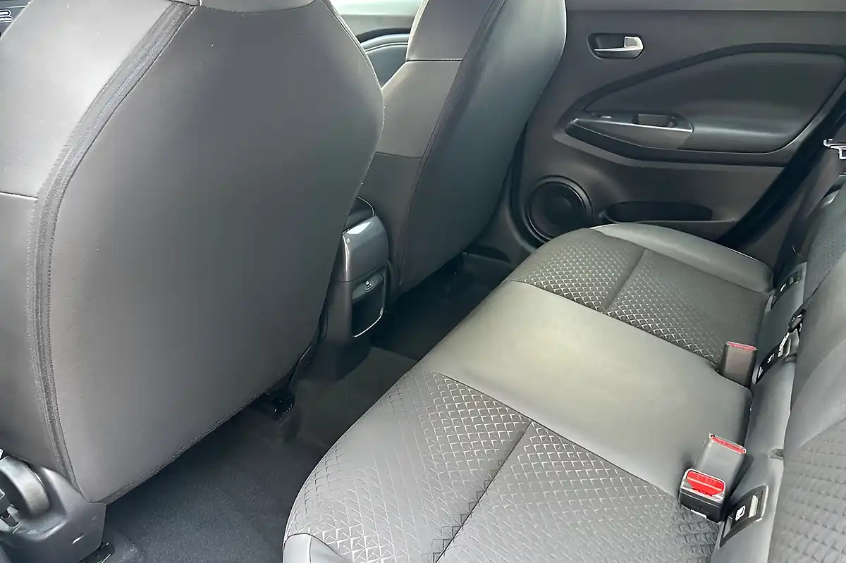 Used 2024 Nissan Juke N-Connecta Pearl Black - Interior and Exterior details 12