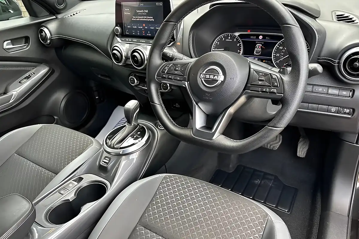 Used 2024 Nissan Juke N-Connecta Pearl Black - Interior and Exterior details 15
