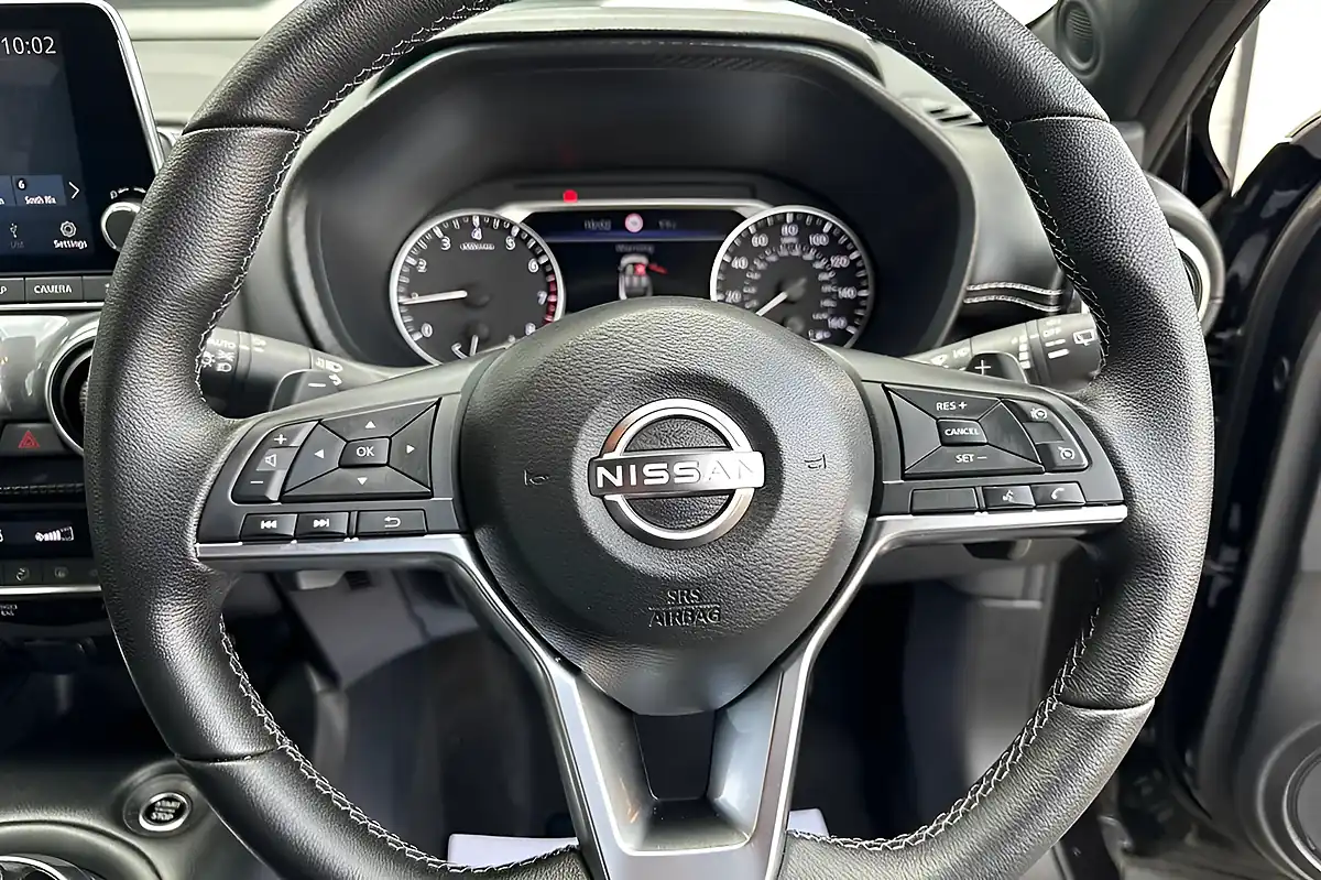 Used 2024 Nissan Juke N-Connecta Pearl Black - Interior and Exterior details 16
