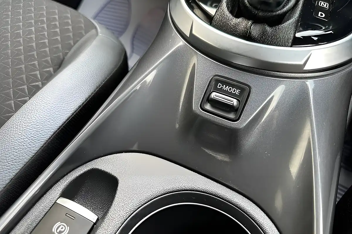 Used 2024 Nissan Juke N-Connecta Pearl Black - Interior and Exterior details 20