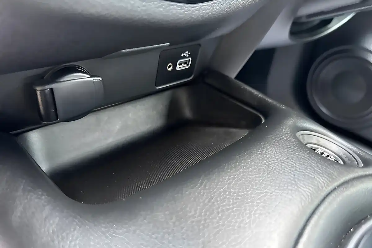 Used 2024 Nissan Juke N-Connecta Pearl Black - Interior and Exterior details 8