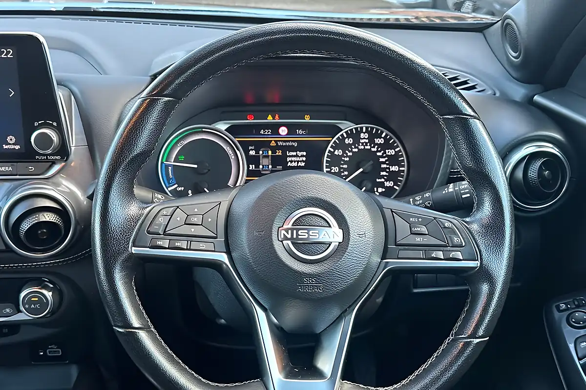 Used 2024 Nissan Juke N-Connecta Pearl Black - Interior and Exterior details 10