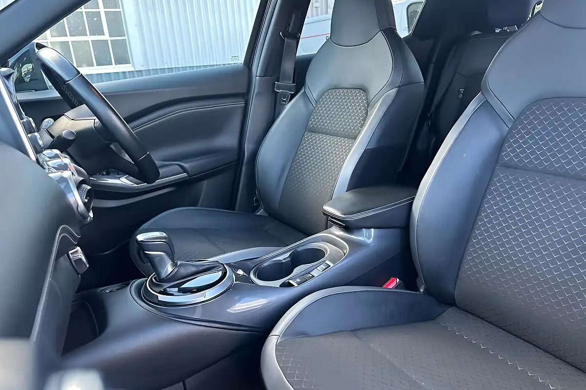 Used 2024 Nissan Juke N-Connecta Pearl Black - Interior and Exterior details 11