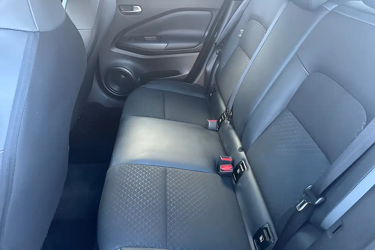Used 2024 Nissan Juke N-Connecta Pearl Black - Interior and Exterior details 15