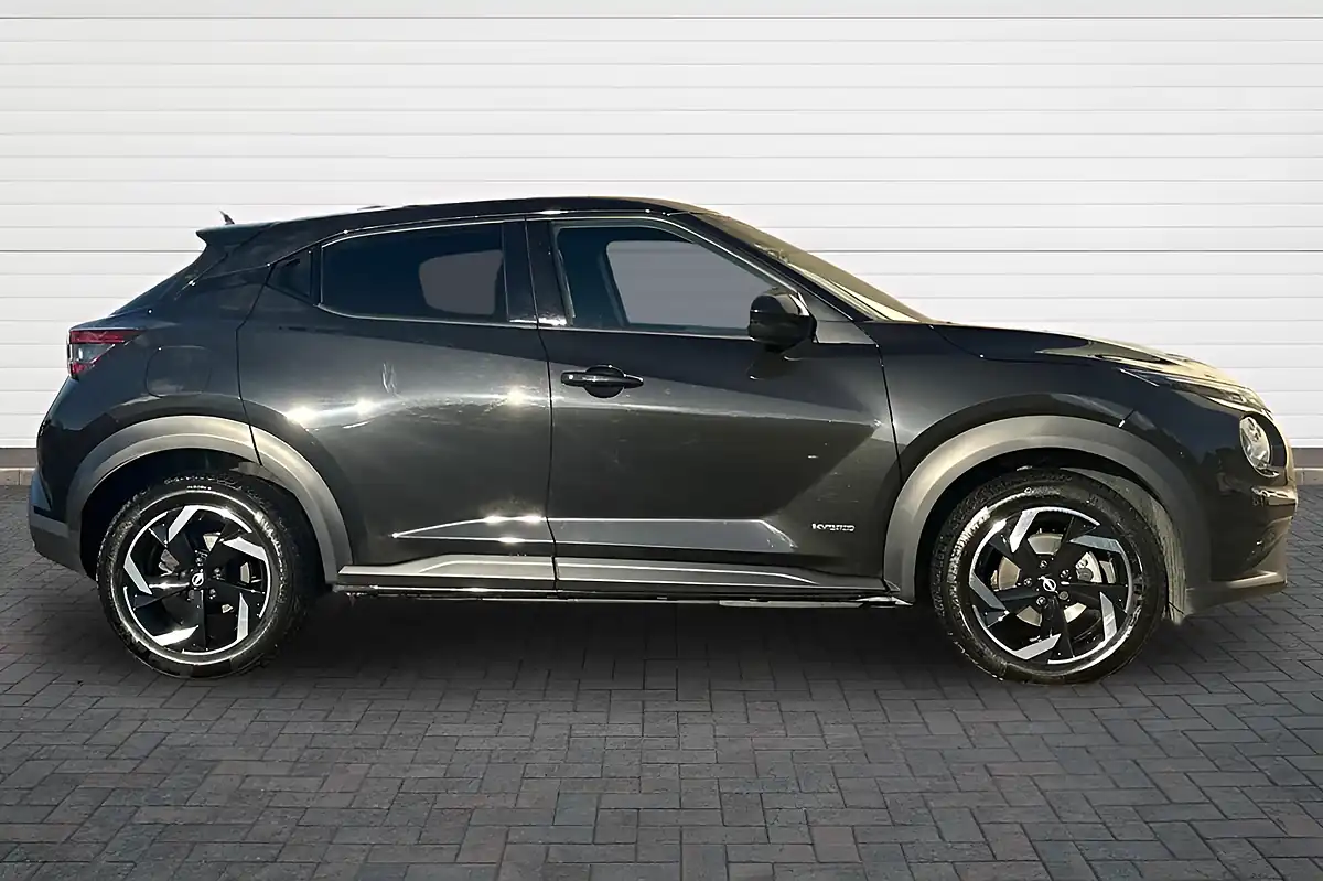 Used 2024 Nissan Juke N-Connecta Pearl Black - Interior and Exterior details 2
