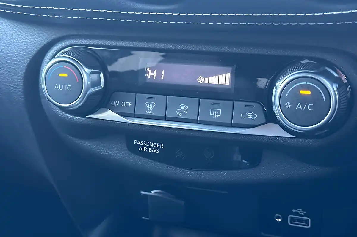 Used 2024 Nissan Juke N-Connecta Pearl Black - Interior and Exterior details 20