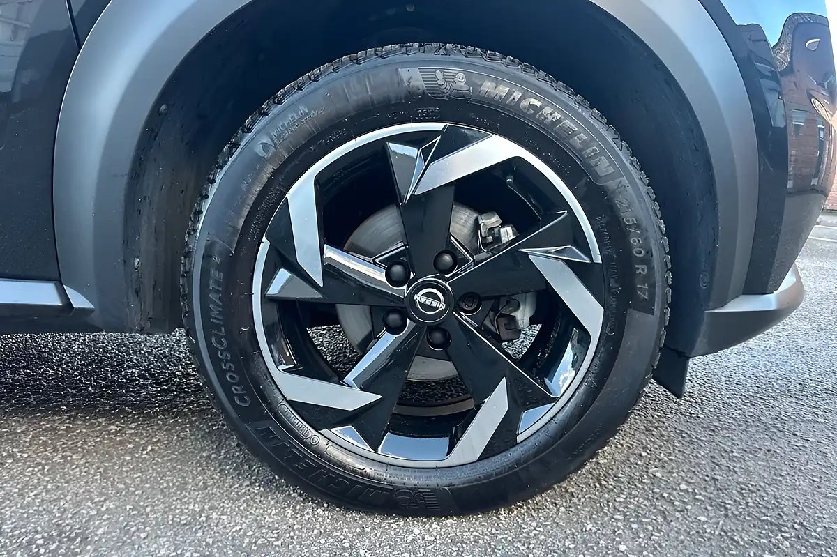 Used 2024 Nissan Juke N-Connecta Pearl Black - Interior and Exterior details 9