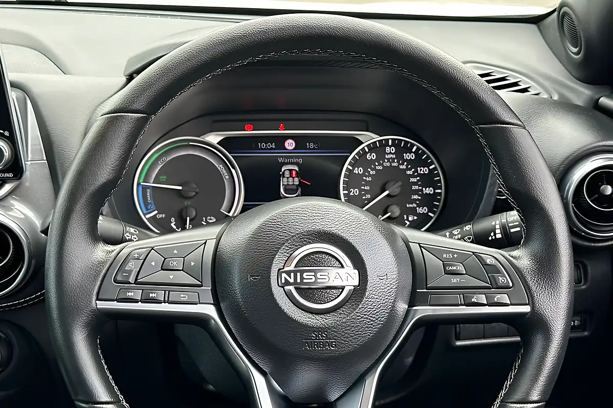Used 2024 Nissan Juke N-Connecta White - Interior and Exterior details 10