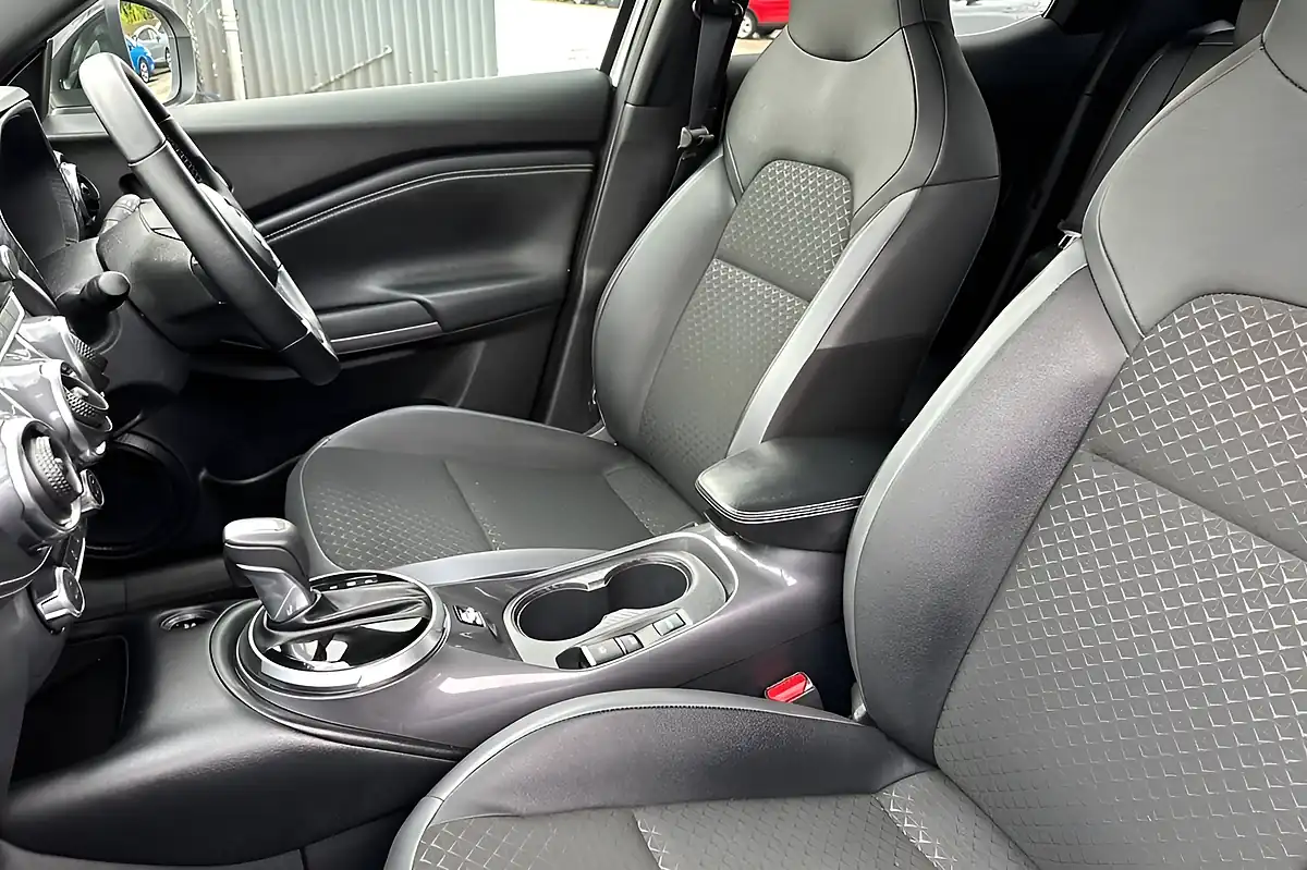 Used 2024 Nissan Juke N-Connecta White - Interior and Exterior details 11