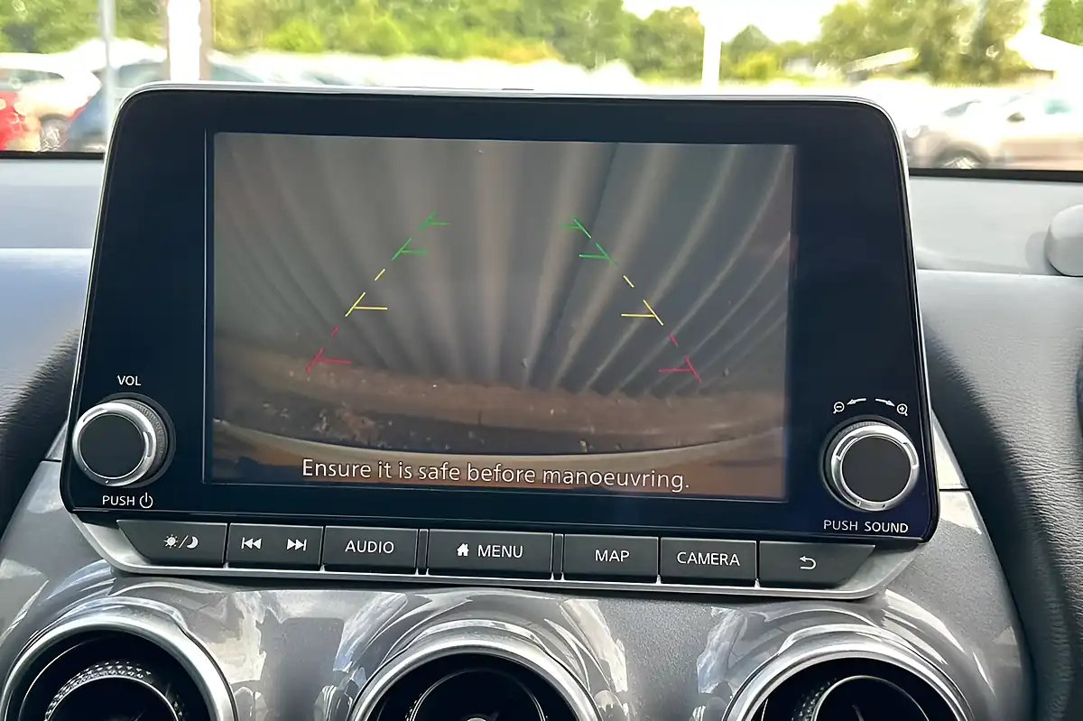 Used 2024 Nissan Juke N-Connecta White - Interior and Exterior details 19