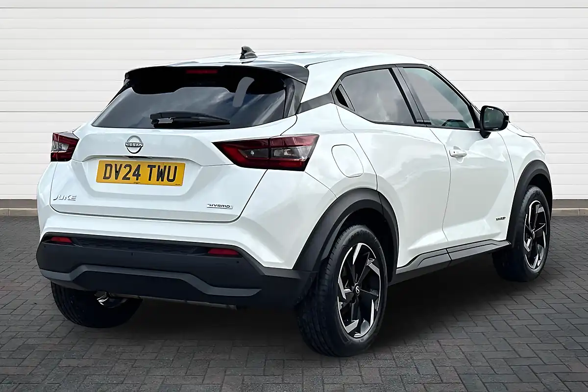 Used 2024 Nissan Juke N-Connecta White - Interior and Exterior details 3