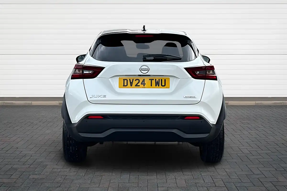 Used 2024 Nissan Juke N-Connecta White - Interior and Exterior details 4