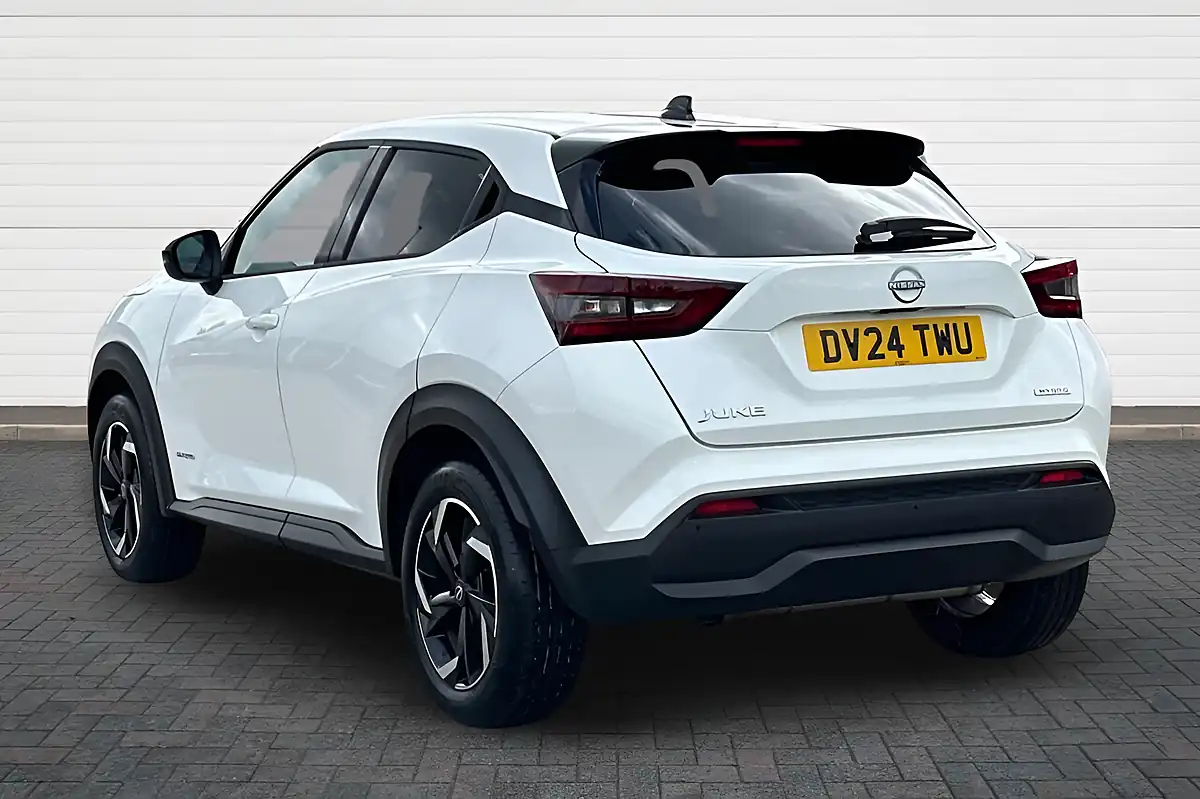 Used 2024 Nissan Juke N-Connecta White - Interior and Exterior details 5