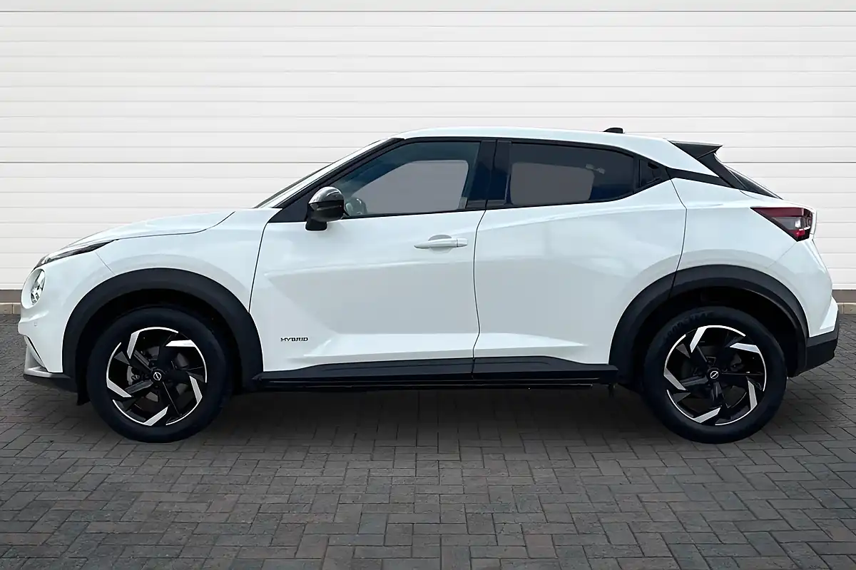 Used 2024 Nissan Juke N-Connecta White - Interior and Exterior details 6