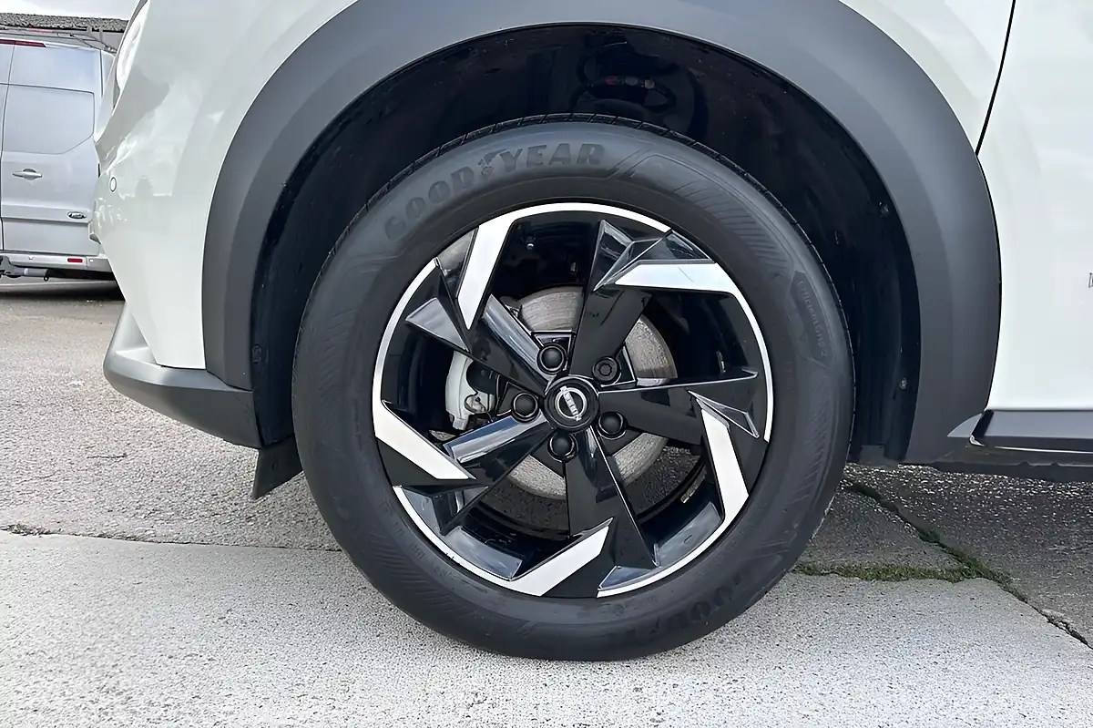 Used 2024 Nissan Juke N-Connecta White - Interior and Exterior details 9