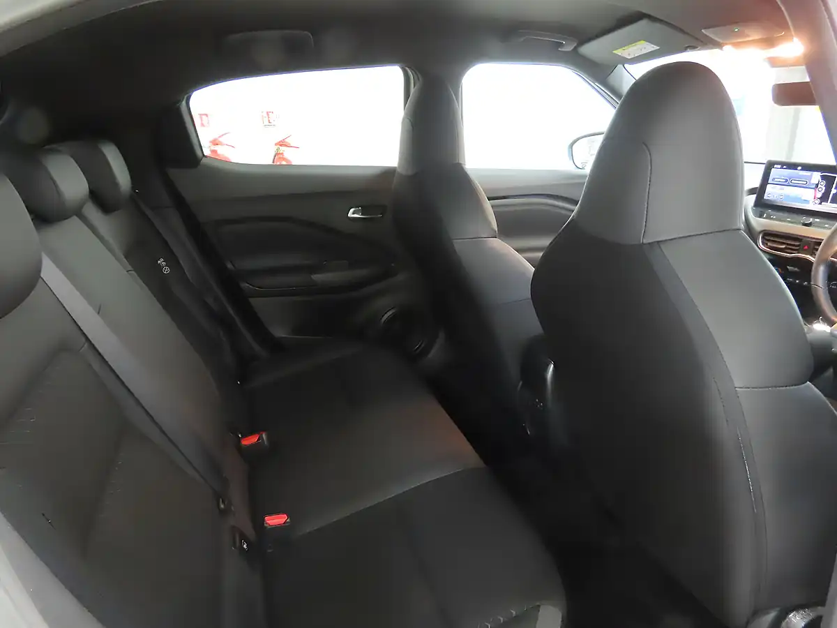 Used 2024 Nissan Juke N-Connecta White - Interior and Exterior details 11