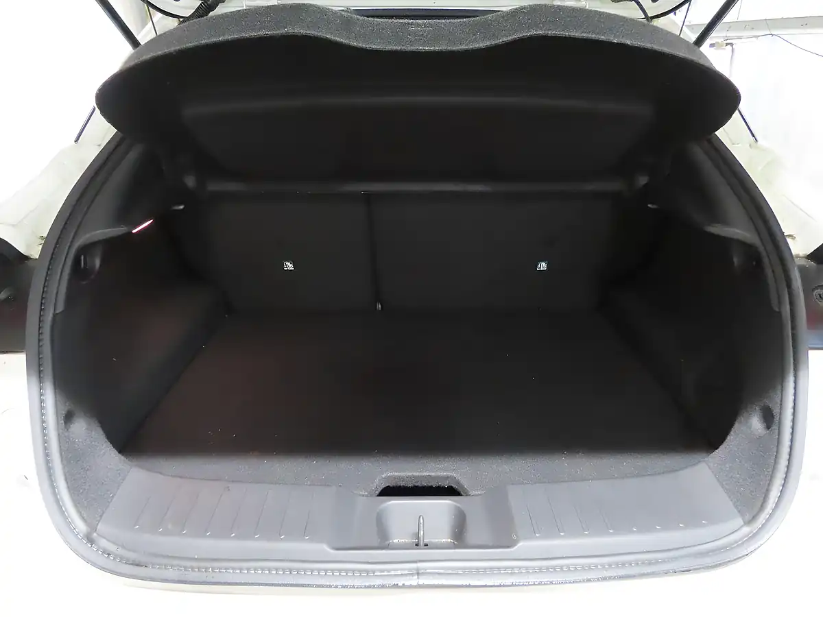 Used 2024 Nissan Juke N-Connecta White - Interior and Exterior details 12